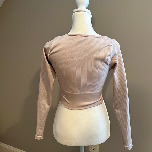 OFFLINE - athletic crop top - long sleeve - like new - Picture 5 of 6